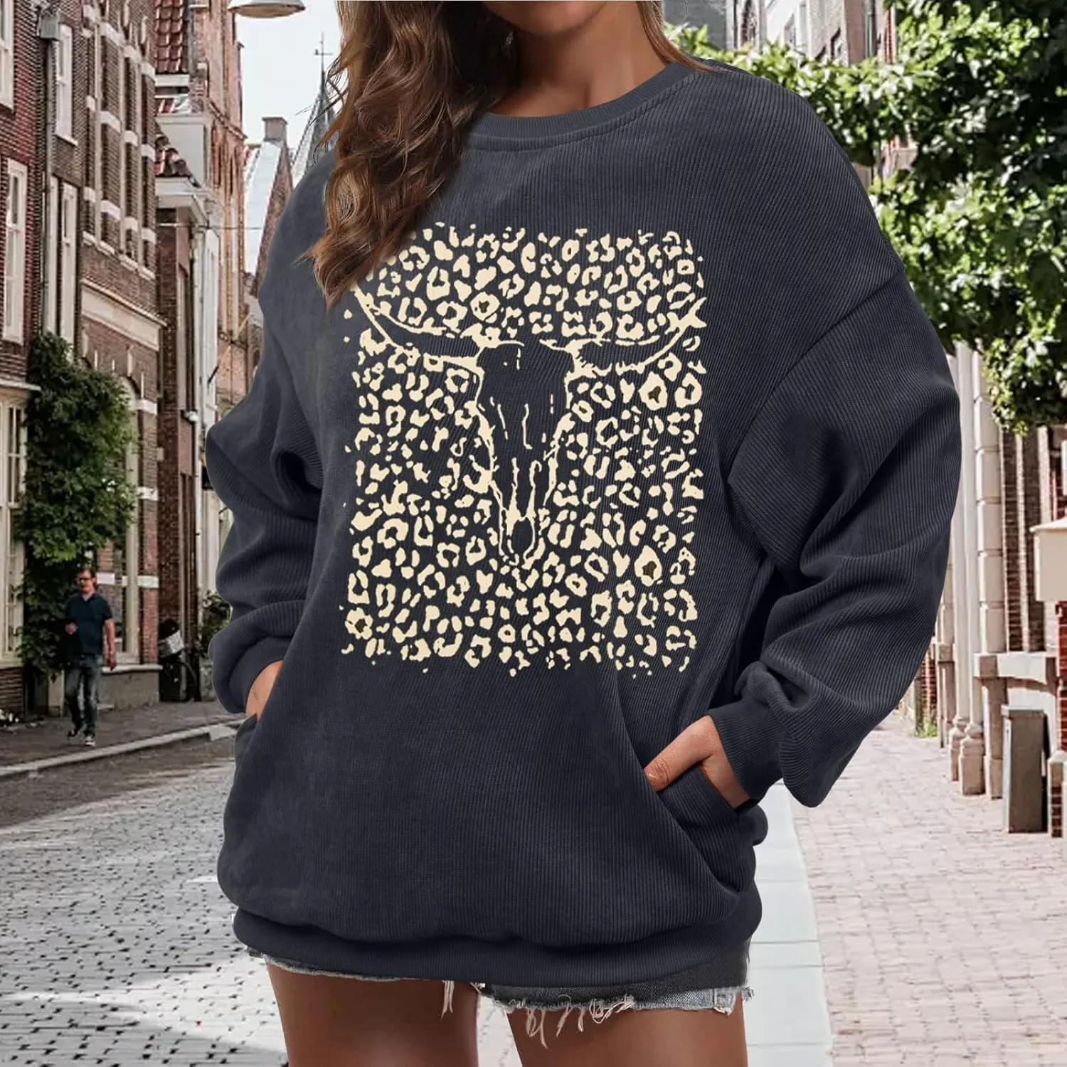 UNIQUEONE Boho Cow Skull Sweatshirt Women: Oversized Vintage Western Rodeo Graphic Tee Country Concert Outfits Pullover Tops