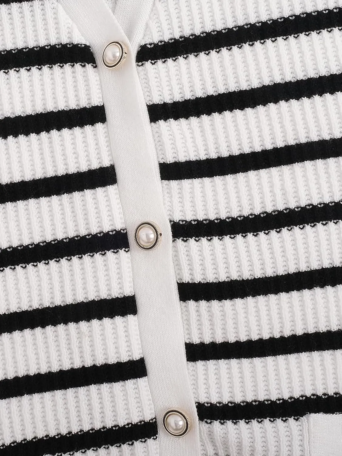 Verdusa Women's Sweater Vest Old Money Trendy Tops Striped Print Button Front Sleeveless Knit Sweaters