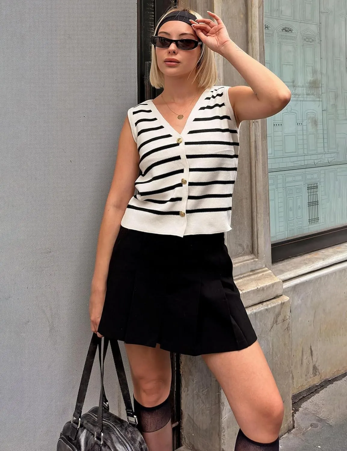 Women's Sleeveless Striped Sweater Vest Cropped Button Down Knit Vest Tops 2025 Trendy Outfits